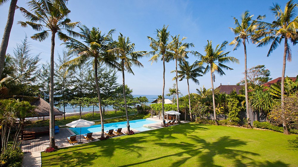 Puri Nirwana - Lawn and pool